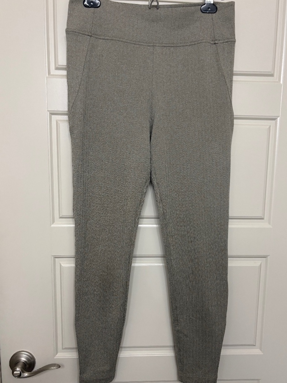 Athleta Size M Delancey Herringbone Tight Light Asphalt Beige White Stretch